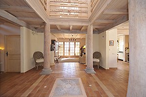 Interior de una casa construida segun la arquitectura Sthapatya Veda Maharishi